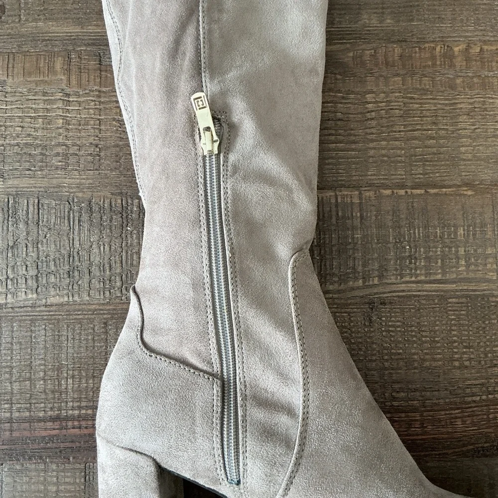 Liz Claiborne Leyla Knee-High Memory Foam TAUPE Women's Faux Suede Boots Size 10